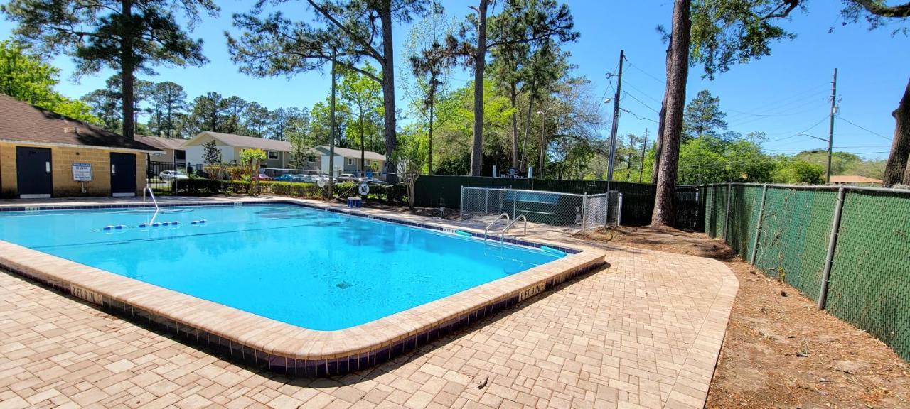 Beautiful Townhouse 2 Bedrooms 1 And A Half Bathrooms Next To Butler Plaza 1 Mile To Uf Gainesville Exterior photo